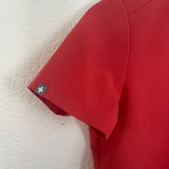 Figs Clay Women's V-Neck Red Short Sleeve Tee Size XXS - Picture 4 of 11